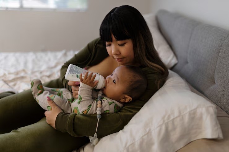 menyanyi untuk bayi, lagu pengantar tidur bayi, stimulasi bayi dengan lagu, manfaat bernyanyi untuk bayi, lagu sederhana bayi, cara bonding dengan bayi